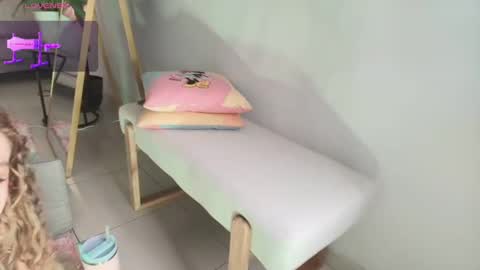 Snapshot of erotik_lady chatting on September 11, 9:15 pm TINY online show from September 11, 9:15 pm
