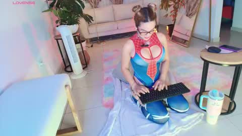 Snapshot of erotik_lady chatting on October 13, 10:56 pm TINY online show from October 13, 10:56 pm