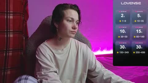 esajukyy online show from October 24, 11:50 am