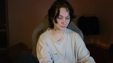 esajukyy online show from May 6, 5:06 pm