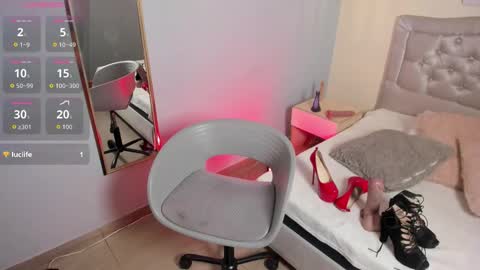 Escarlet online show from November 28, 2:20 pm