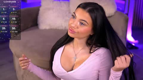 Esme online show from December 10, 8:16 pm