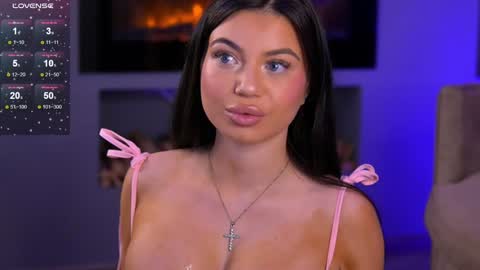 Esme online show from December 9, 7:29 pm