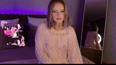 Esme online show from October 3, 5:01 am
