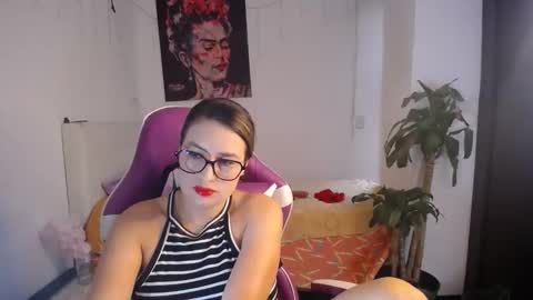 Esmeralda online show from January 5, 8:01 pm