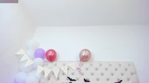 esmeralda  online show from October 10, 6:35 pm