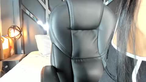 Esmeralda online show from February 27, 9:03 pm