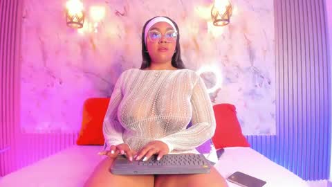 esmeralda online show from January 8, 9:10 am