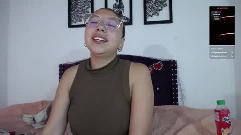 Esmeralda online show from March 7, 1:07 pm