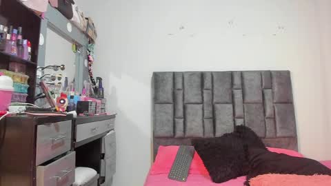 Perla online show from May 13, 6:19 am