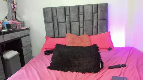 Perla online show from May 21, 6:33 am