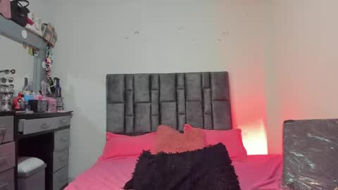 Perla online show from May 18, 5:24 am