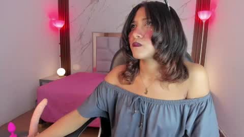 esperanzamora online show from May 19, 12:01 pm