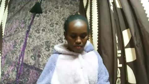 estanie online show from November 9, 7:04 am