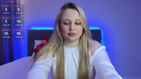 Estella online show from October 5, 5:51 pm