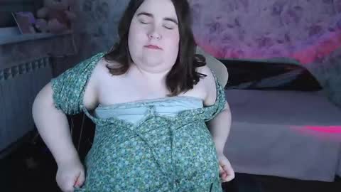 estelle_hicks online show from May 4, 9:40 pm