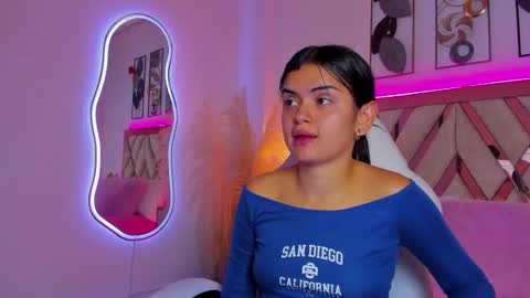 Estrella  online show from March 19, 2:10 pm