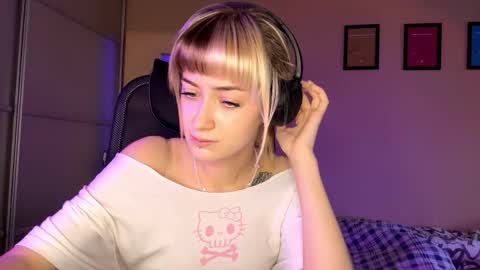 Emily online show from November 21, 8:05 am