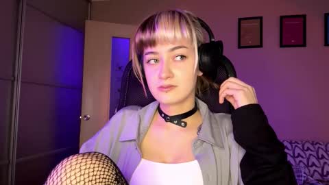 Emily online show from November 20, 8:04 am