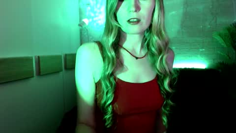 Snapshot of euphoria055 chatting on March 9, 7:45 am Liana online show from March 9, 7:45 am