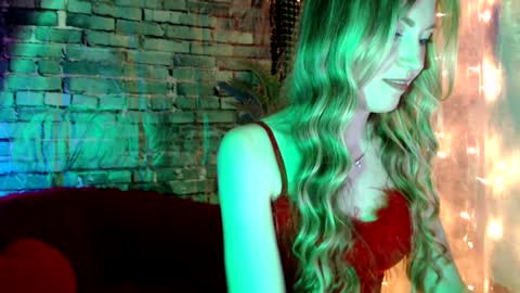 Snapshot of euphoria055 chatting on January 8, 2:35 pm Liana online show from January 8, 2:35 pm
