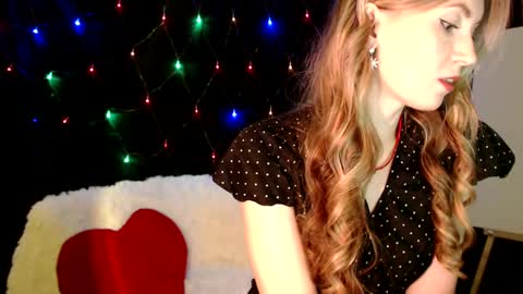 Snapshot of euphoria055 chatting on December 18, 11:02 am Liana online show from December 18, 11:02 am