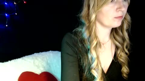 Snapshot of euphoria055 chatting on December 7, 6:43 am Liana online show from December 7, 6:43 am