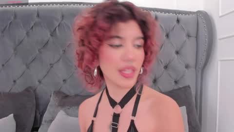 Eva  online show from May 17, 6:01 am