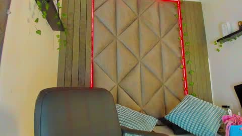 EVA DAEMON  online show from May 11, 4:04 pm