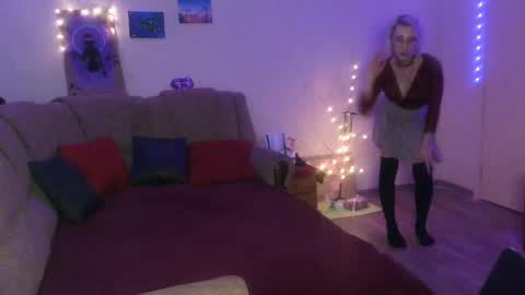 eva_forrest online show from February 1, 5:05 pm