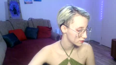 eva_forrest online show from March 1, 7:15 pm