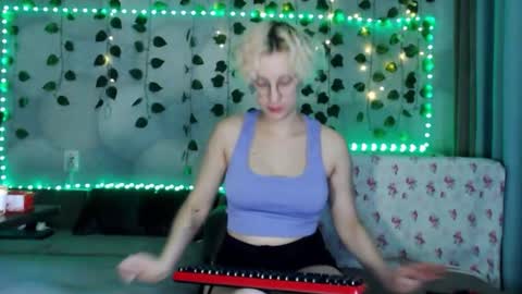 eva_forrest online show from September 25, 5:39 am