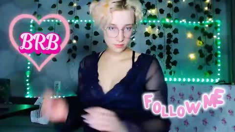 eva_forrest online show from September 20, 9:02 pm