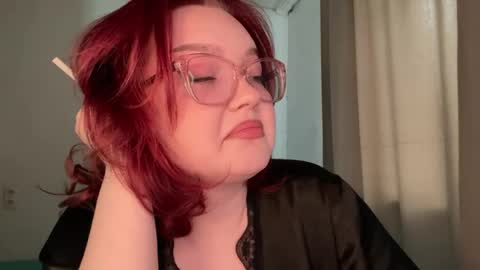 eva_kittenn online show from May 12, 1:18 pm