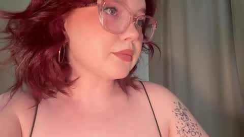 eva_kittenn online show from May 6, 4:22 pm