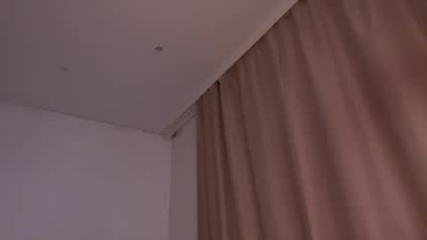 eva_kittenn online show from May 10, 7:05 pm