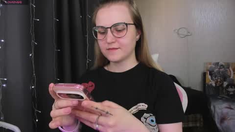 Eva online show from May 10, 12:07 pm
