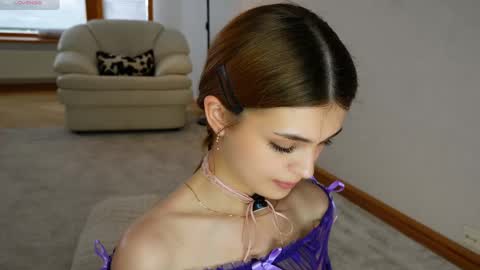 Hello my name is Eva its my first day here online show from May 24, 8:13 am
