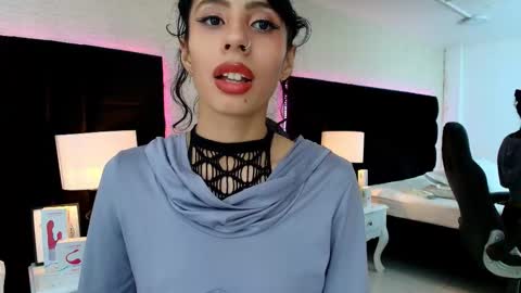 Snapshot of evaa_cloee chatting on October 1, 4:28 am EVA CLOEE online show from October 1, 4:28 am