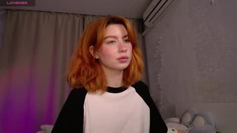 Snapshot of evaa_moonn_ chatting on September 12, 5:52 am Eva online show from September 12, 5:52 am