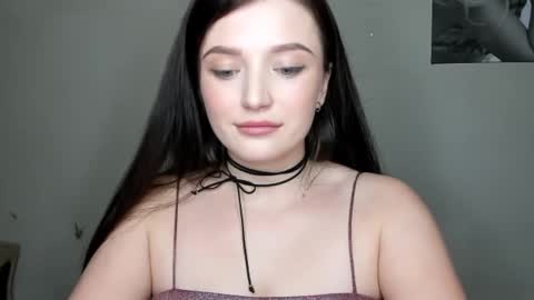 Snapshot of evaamillerr chatting on December 20, 11:37 pm Eva online show from December 20, 11:37 pm