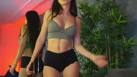 EvaBerry online show from April 2, 5:16 am