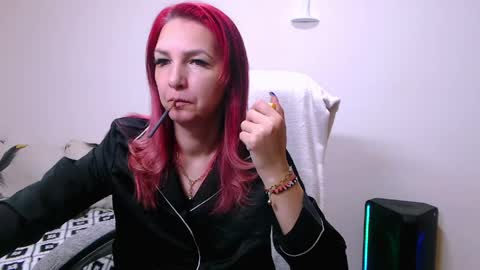 EvadesireONE online show from May 17, 7:24 pm