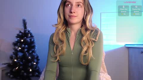Snapshot of evahailey_ chatting on December 10, 1:44 pm Eva online show from December 10, 1:44 pm