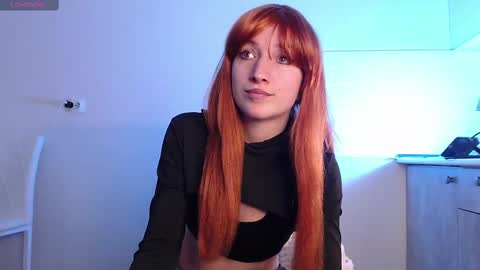 Snapshot of evahailey_ chatting on February 9, 7:38 am Eva online show from February 9, 7:38 am