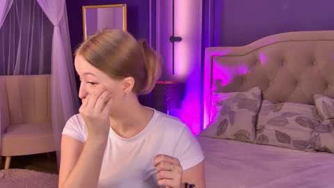 Snapshot of evahariss1 chatting on September 22, 9:30 am evahariss1 online show from September 22, 9:30 am