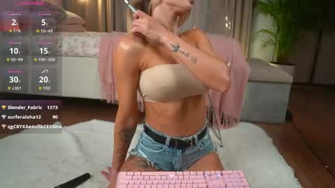 evaorion_ online show from May 14, 9:42 pm