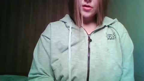 evasapples2026 online show from May 17, 8:41 pm