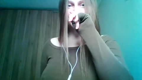 evasapples2026 online show from May 20, 8:28 pm