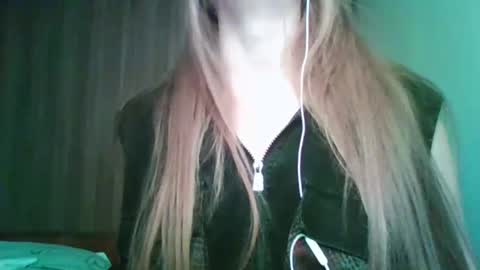 evasapples2026 online show from April 22, 8:50 pm